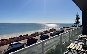 Oceanview Escape In Beachside Glenelg